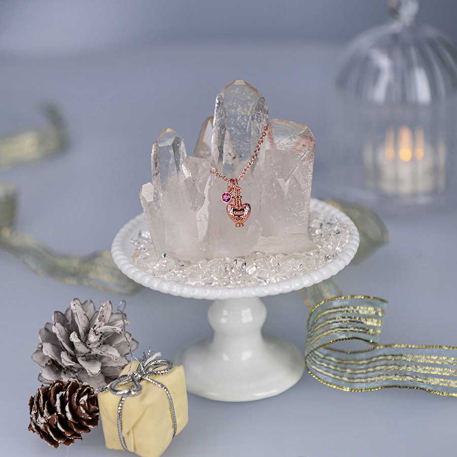 【即購入可】ノーブルコレクション　ハリー・ポッター　 ラブポーション　ペンダント Love Potion Pendant and Display at noblecollection.com
