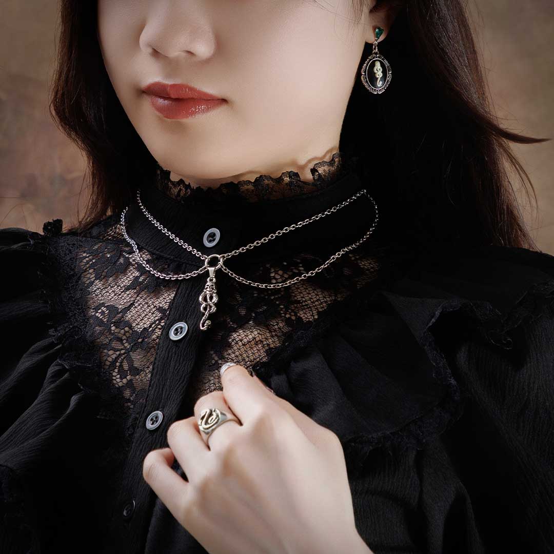 ハリー・ポッター Dark Arts Collection 闇の印 カメオ風ピアス