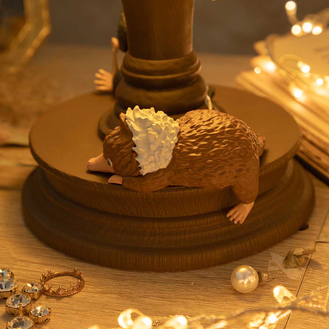 ニフラー モデル テーブルランプ ファンタスティック・ビースト』電球を抱えるニフラーのテーブルランプ